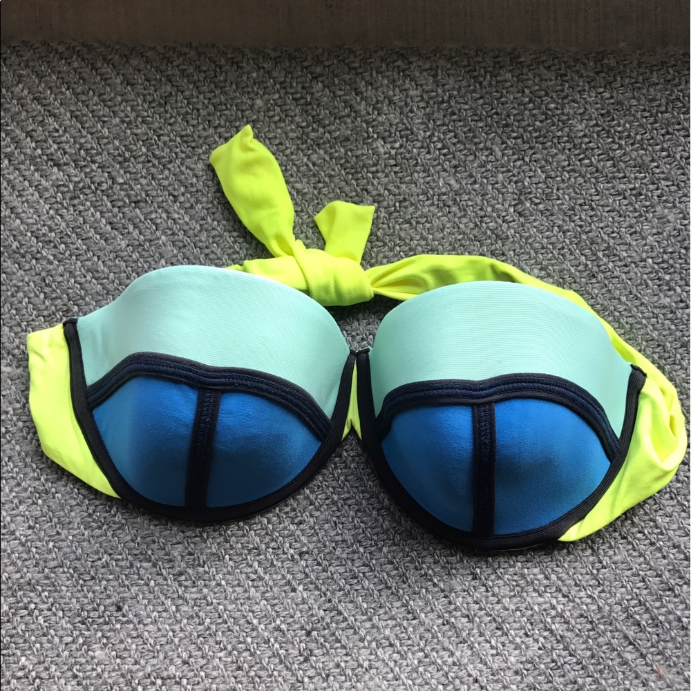 Maaji bikini top, super colorful and fun blockage!